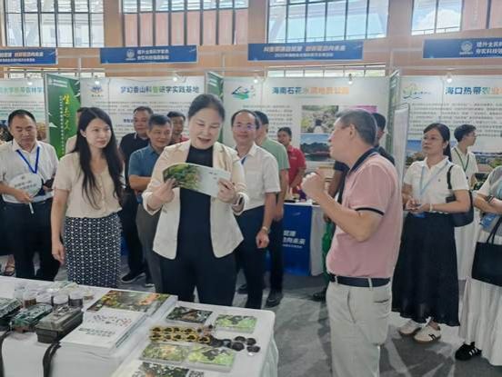 探索生命密碼，守護綠色家園——生態學院在2025年海南省全國科普月活動中展現自然科學研究風采